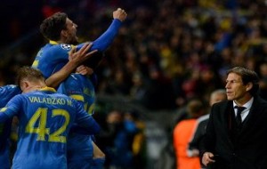 Roma's French coach Rudi Garcia (R) looks on as BATE's players celebrate a goal during the UEFA Champions League group E football match between FC BATE Borisov and AS Roma at the Borisov-Arena in Borisov outside Minsk on September 29, 2015. AFP PHOTO / MAXIM MALINOVSKY        (Photo credit should read MAXIM MALINOVSKY/AFP/Getty Images)