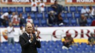 Paulo Roberto Falcao durante la manifestazione ''Hall of Fame'', all stadio Olimpico di Roma, prima dell'inizio della partita Roma-Atalanta, 07 Ottobre 2012. ANSA/ALESSANDRO DI MEO