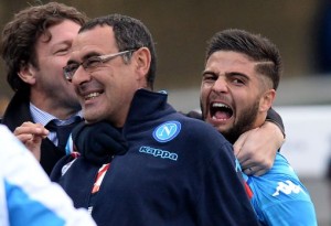 Foto IPP/Alessandro Sabattini Verona 22/11/2015  Calcio Campionato di Serie A 2015-2016 Hellas Verona - Napoli 0-2 Nella Foto l' esultanza di Lorenzo Insigne dopo il suo gol del momentaneo 0 a 1 del Napoli abbracciato al suo allenatore Maurizio Sarri  italy photo press world copyright